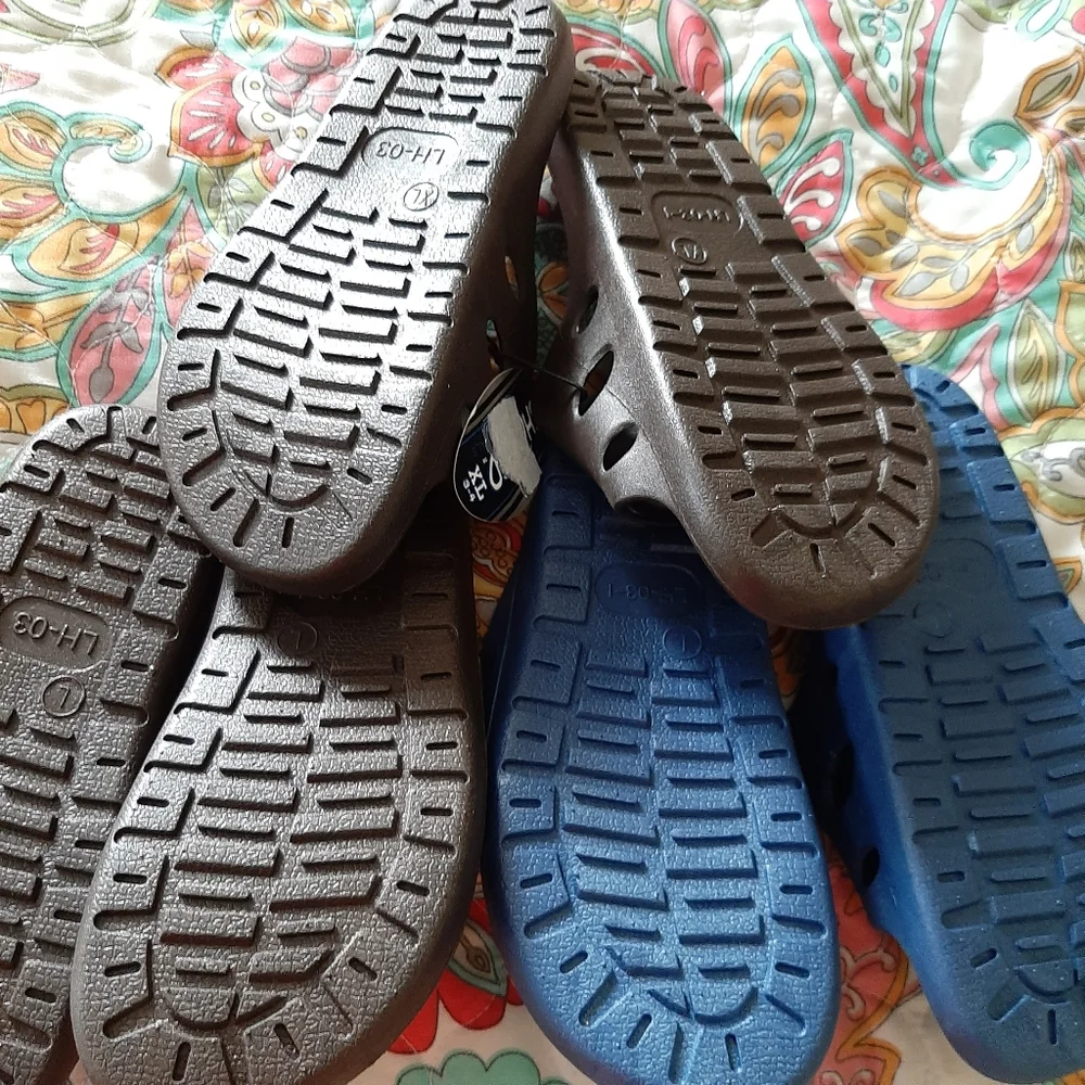 Kids sandals. BOYS or GIRLS 👧🏾 👦